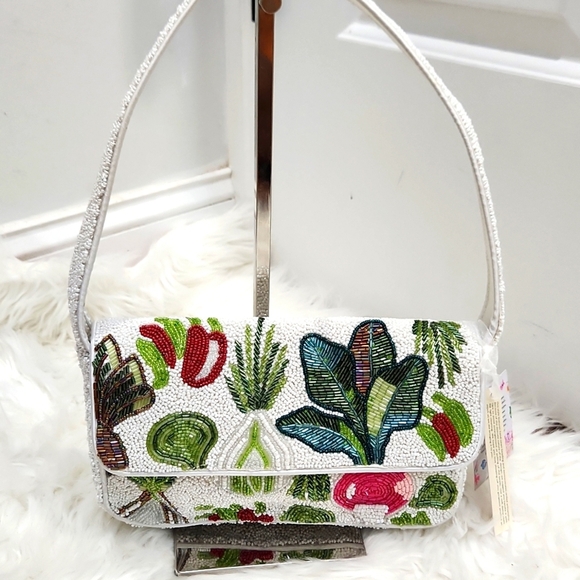 🔹️Made In India Viral Beaded Raddish  Turnip vegetable Handcrafted shoulder bag - Picture 1 of 9